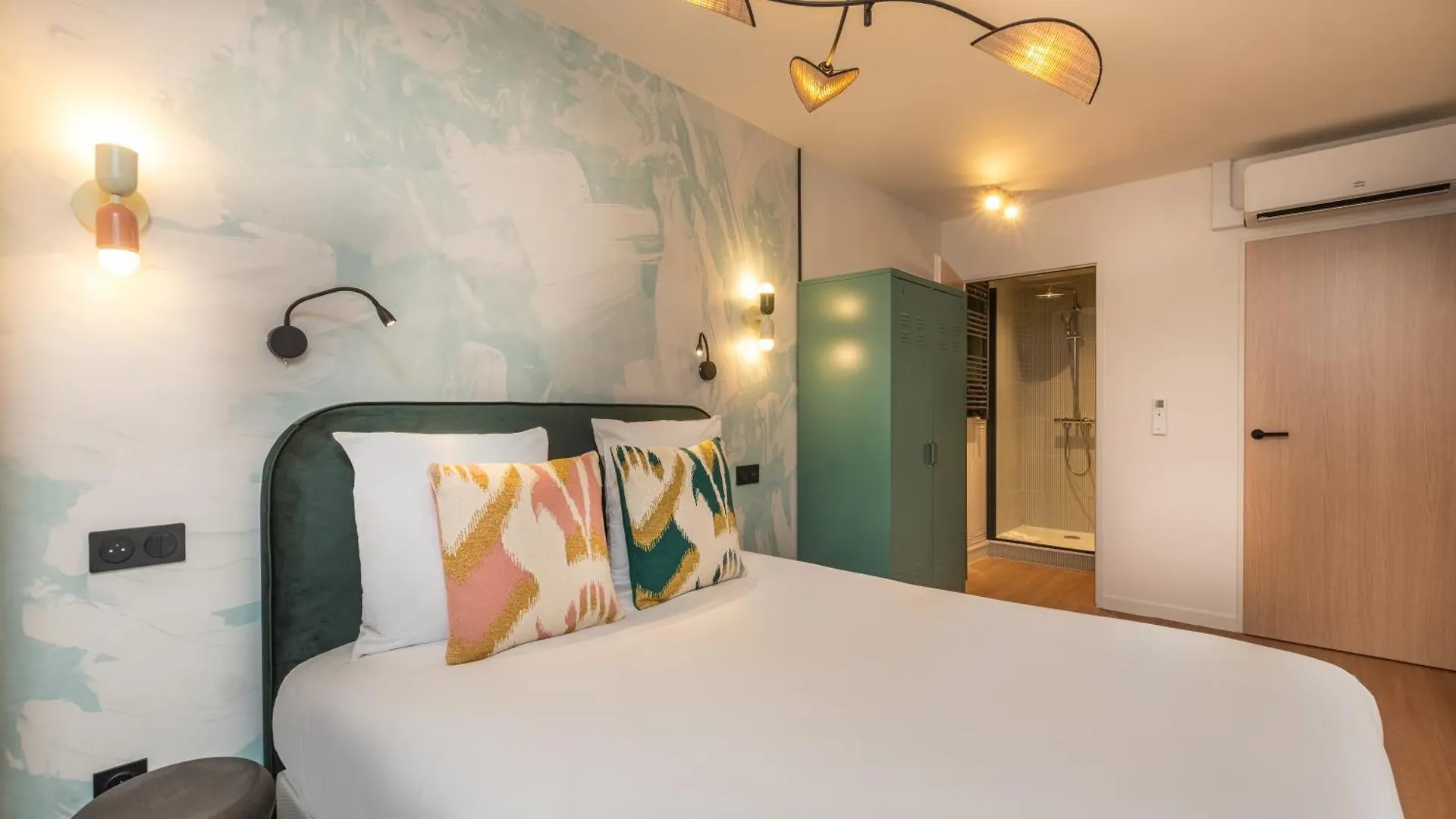 West Paris Suite Aparthotel